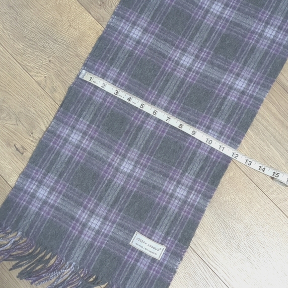 Joseph Abboud 70% Wool And 30% cashmere plaid scarf - Picture 5 of 5